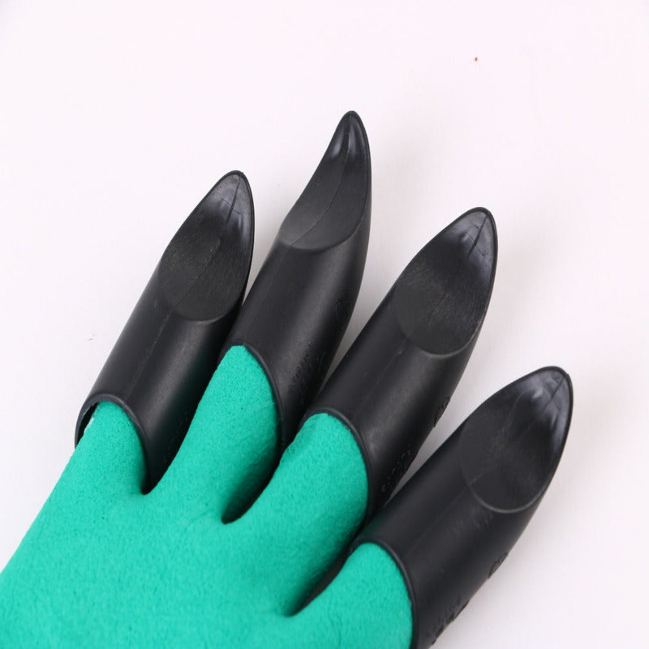 Clawed Gardening Gloves for Digging